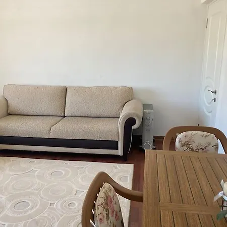 Sea View Flat By The Beach 公寓