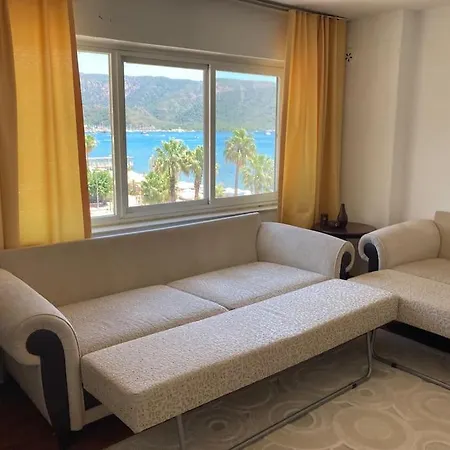 Sea View Flat By The Beach 马尔马里斯